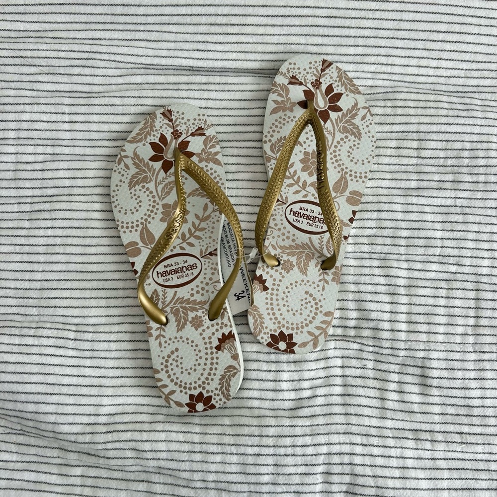 BRAND NEW HAVAIANAS FLIP FLOPS